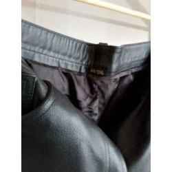 Te koop leren broek.