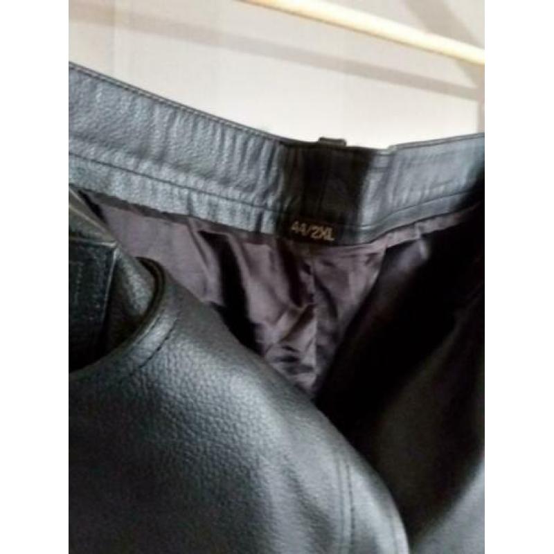Te koop leren broek.