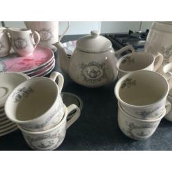 Mooi servies van Lindsay bekouw compleet zgan