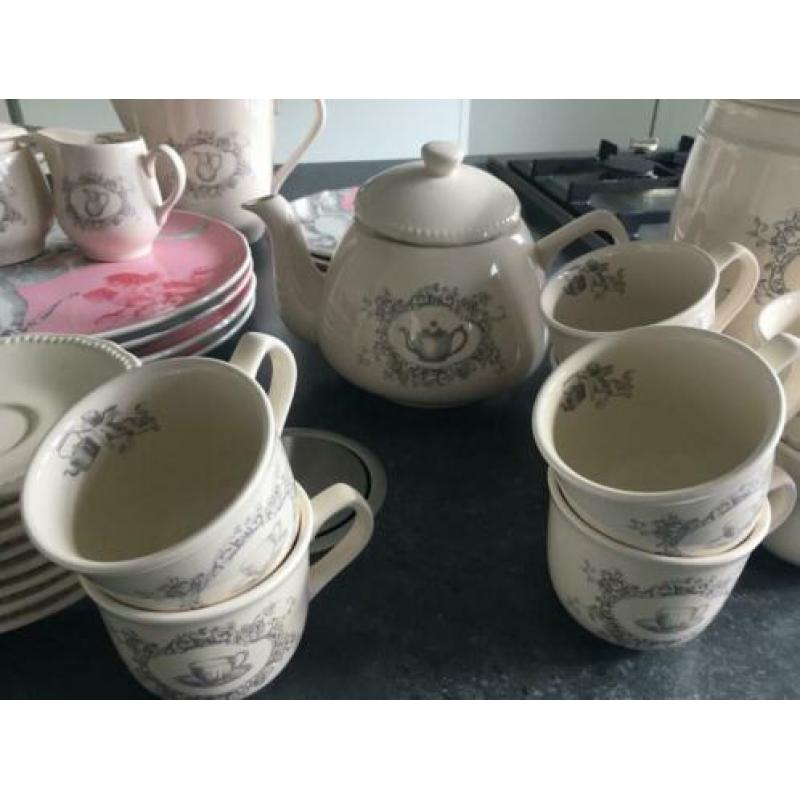 Mooi servies van Lindsay bekouw compleet zgan