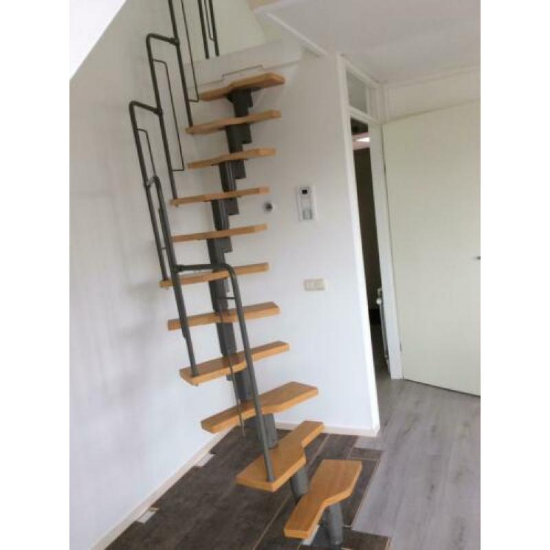 Ruimte besparende trap, 2.40 hoog