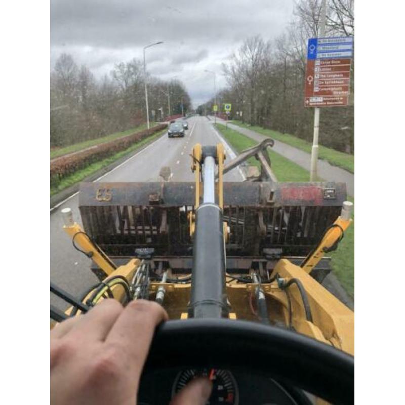 Kranen en graafmachines cat 930k Bj 2014 met gps