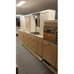 Complete keuken afzuigkap kraan oven gasstel koelkast vaatwa