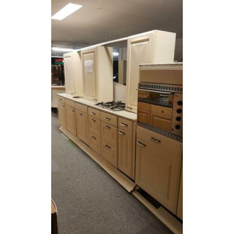 Complete keuken afzuigkap kraan oven gasstel koelkast vaatwa