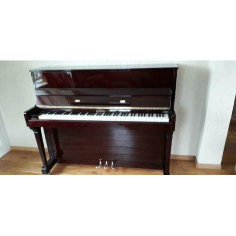 Piano, bordeau rode hoogglans