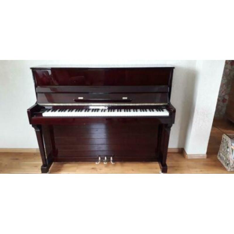Piano, bordeau rode hoogglans
