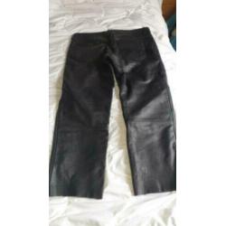 Een nette zwarte leren broek van difimaat 40