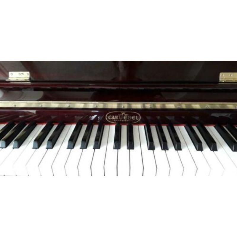Piano, bordeau rode hoogglans