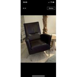Leren stoel , kleur heel donker paars