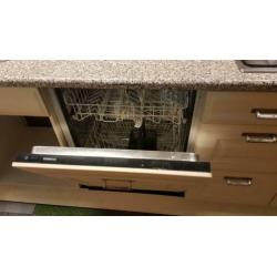 Complete keuken afzuigkap kraan oven gasstel koelkast vaatwa