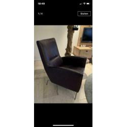 Leren stoel , kleur heel donker paars