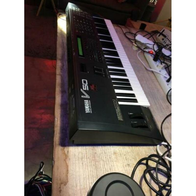 Yamaha V 50 Synthesizer