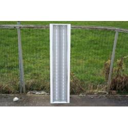 TL armaturen HF incl.2x28W T5 buis 30x120cm €24,-
