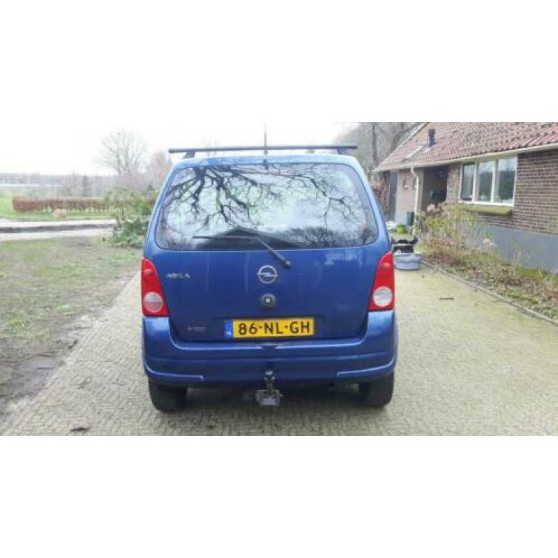 Opel Agila inclusief dak- en fietsendrager