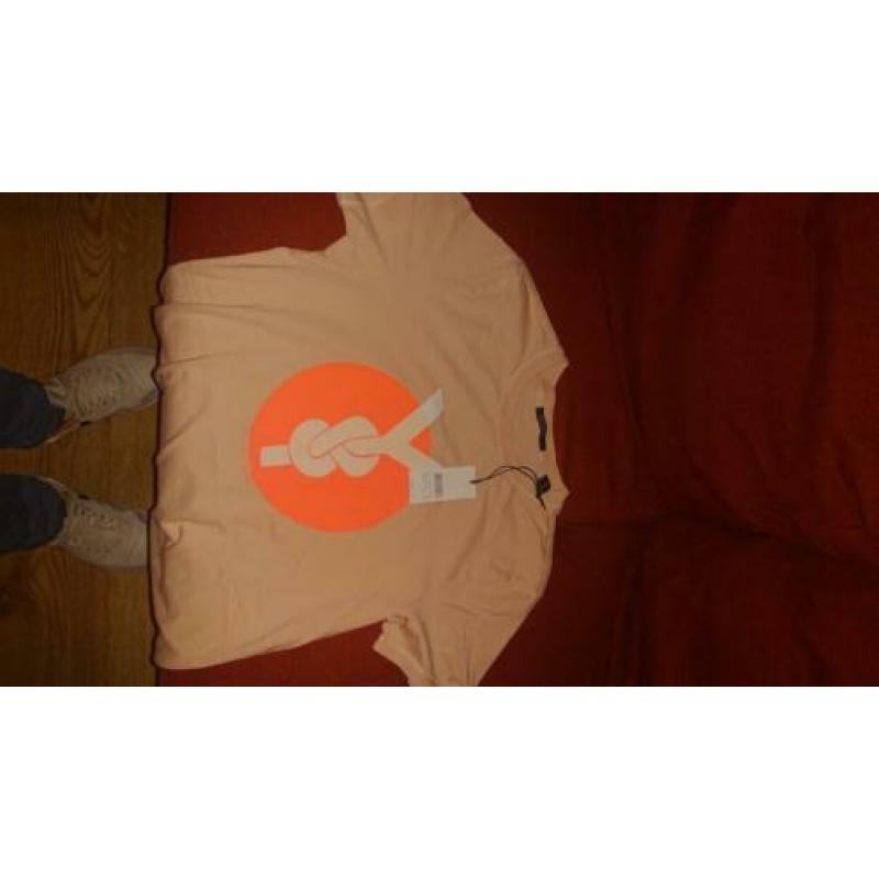 Nieuw 't shirt. Nog niet gedragen. Maat M.