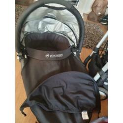 Maxi Cosi wagen met reiswieg en voetenzak.