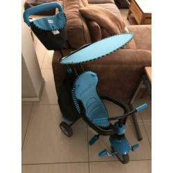 Kinderfiets met duwstang en boodschappentas