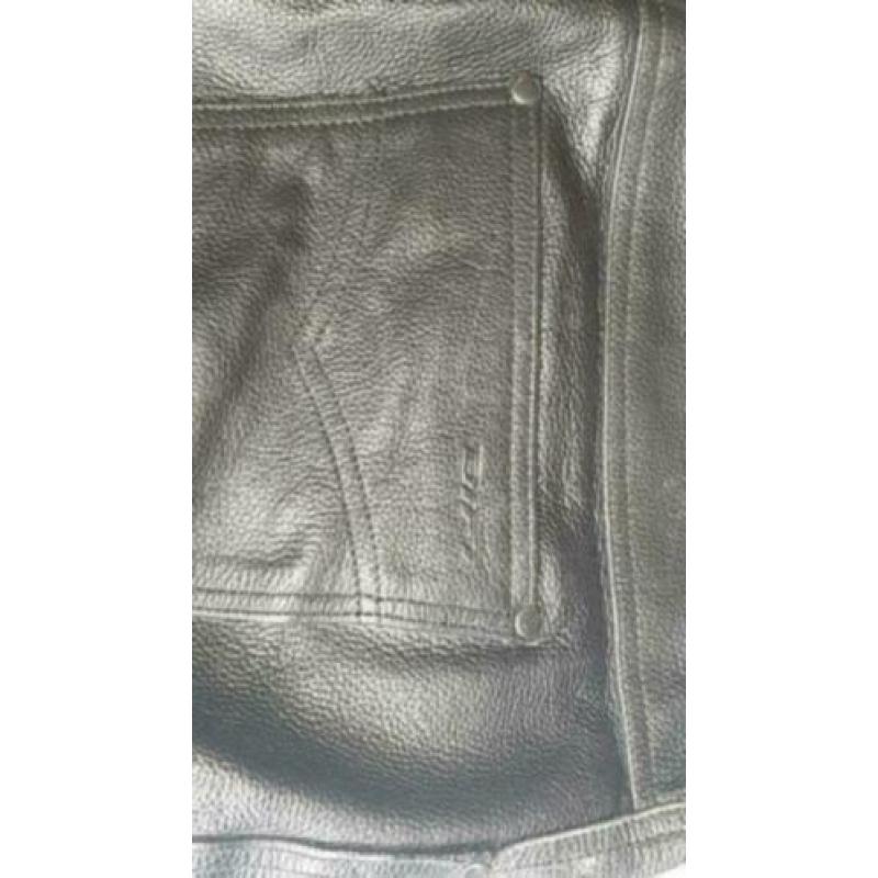 Een nette zwarte leren broek van difimaat 40