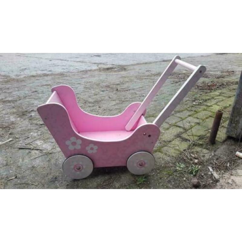 Houten poppenwagen