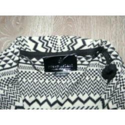 prachtig zwart noorse print bolero vest River Island S 36 38