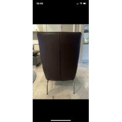 Leren stoel , kleur heel donker paars