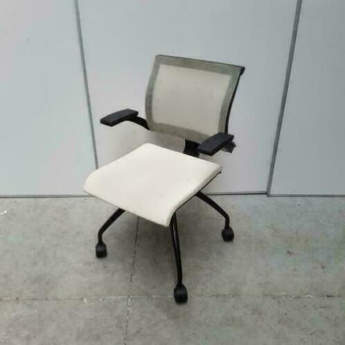 12x AHREND 250 CENTENNIAL bureaustoel witte lederen zitting