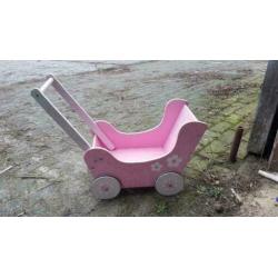 Houten poppenwagen