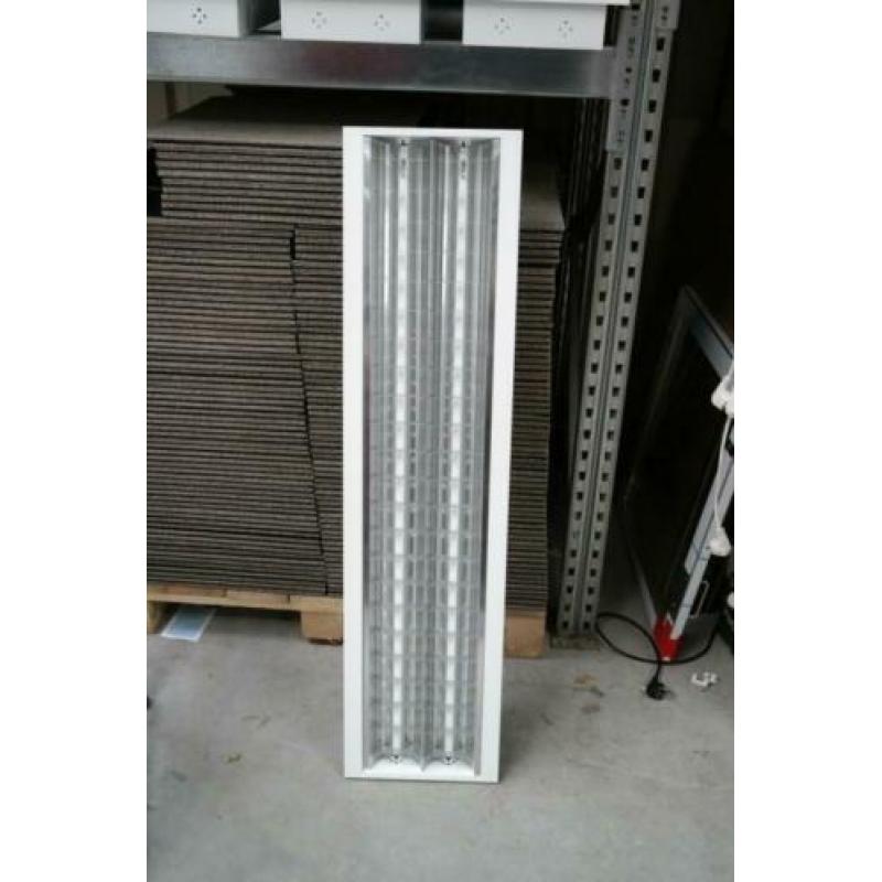 TL armaturen HF incl.2x28W T5 buis 30x120cm €24,-