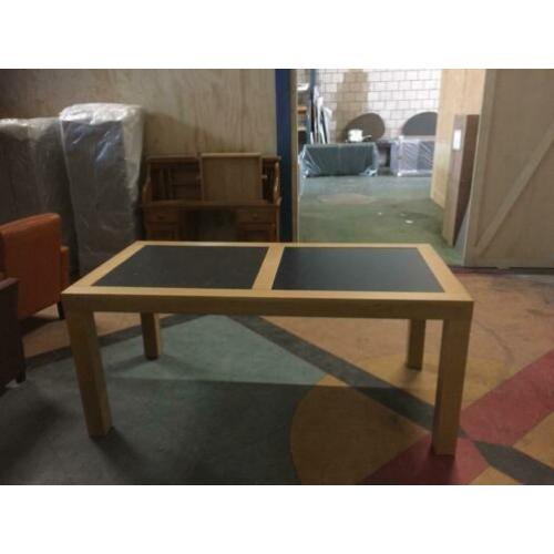 mooie eettafel eiken met zwart ingelegde bladen 180 bij 90
