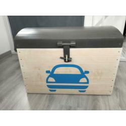 Mooie houten speelgoed/ opberg kist zeer goede staat!
