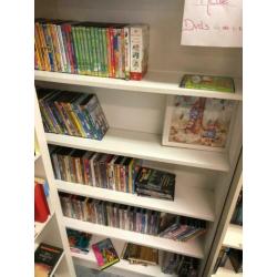 Plusminus 120 kinderdvd's te koop