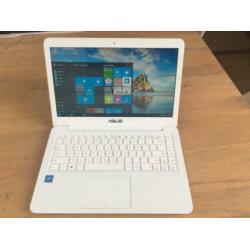 Asus notebook R417M wit