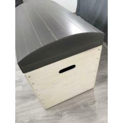 Mooie houten speelgoed/ opberg kist zeer goede staat!