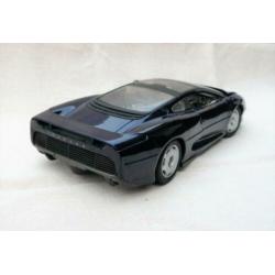 Maisto Jaguar XJ220 donkerblauw.