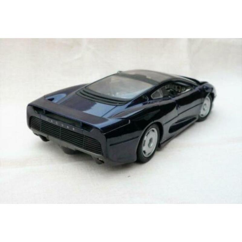Maisto Jaguar XJ220 donkerblauw.