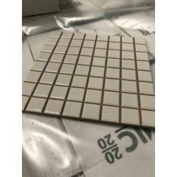 Mozaiektegel 2.5x2.5 op tegel 20x20 beige prijs per m2