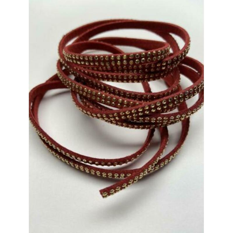 Turquoise imitatie suede bandje. Ong. 5 mm x 2 meter