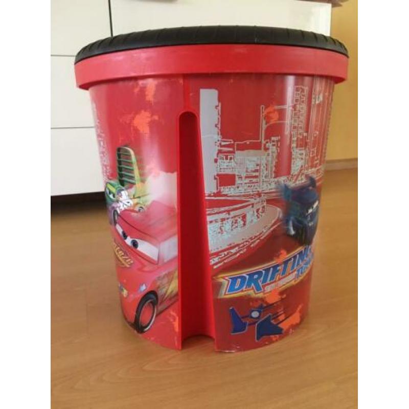 CARD MCQUEEN ronde ton + gratis speelgoedkist
