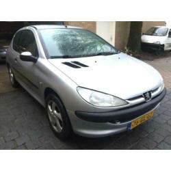 Peugeot 206 1.6-16V XT (bj 2001)