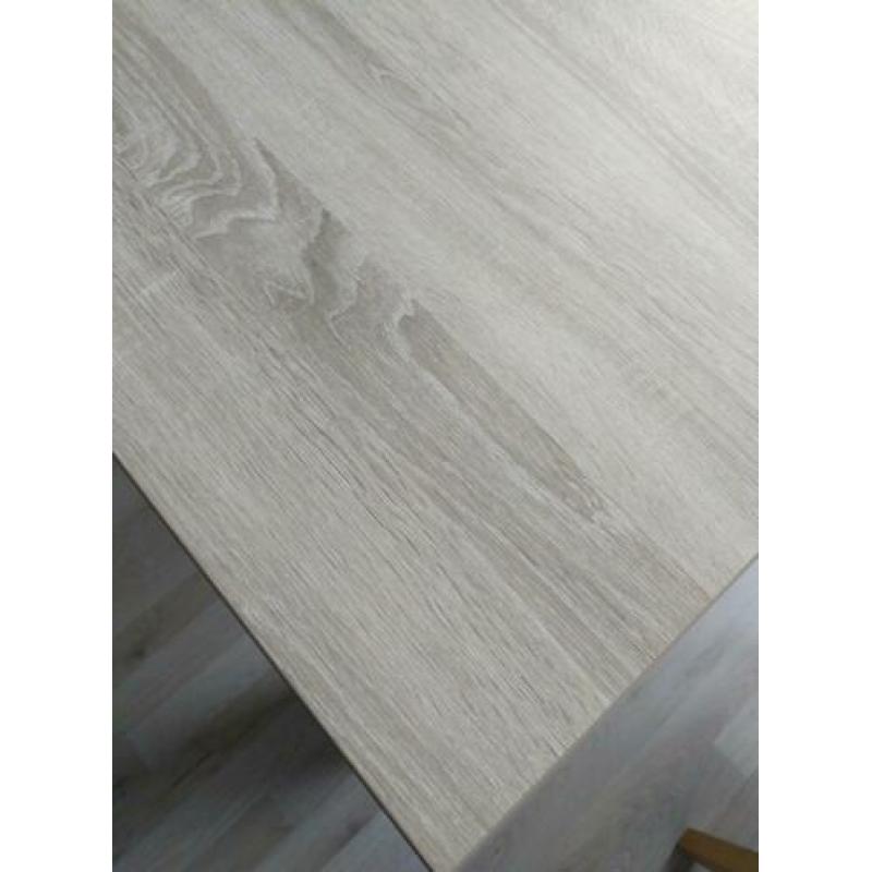 Eettafel met eetkamerstoelen