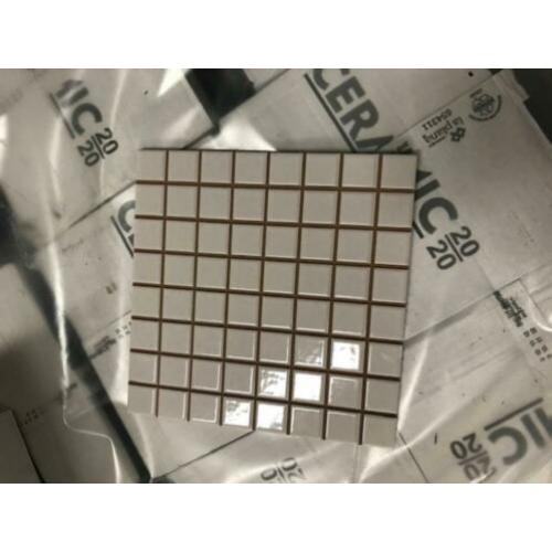 Mozaiektegel 2.5x2.5 op tegel 20x20 beige prijs per m2