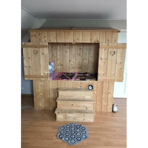 Mooi steigerhouten bed