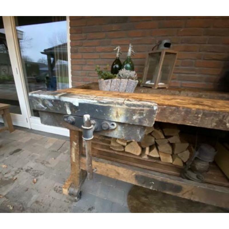 Industriele brocante Franse werkbank; dressoir/tafel.