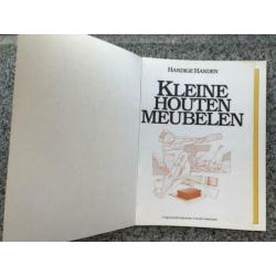 Kleine houten meubelen