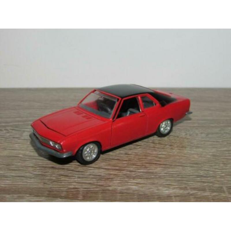 Gama 1:43, Opel Manta A (rood)