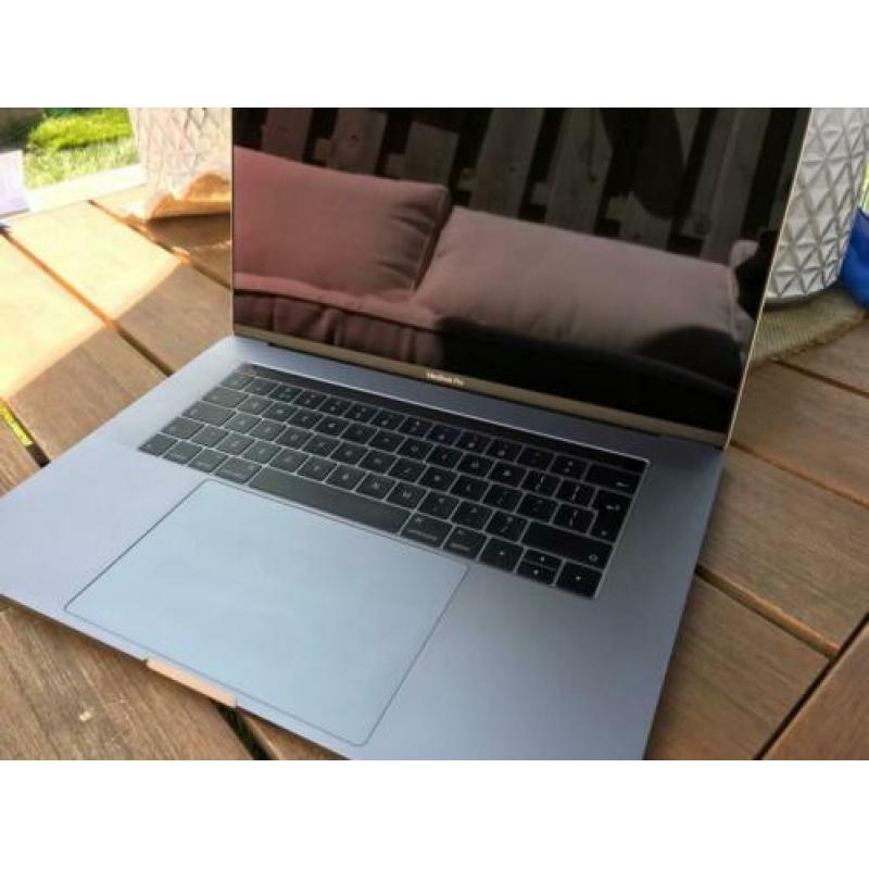 Macbook pro 15inch 500GB 4GB Videokaart