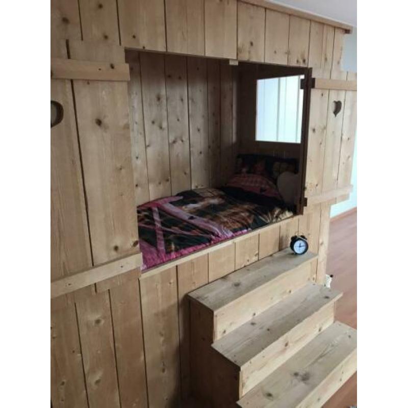 Mooi steigerhouten bed