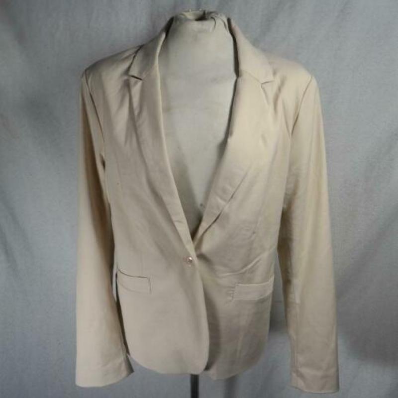 Net beige damesjasje.Mt 42.Merk Ann Christine