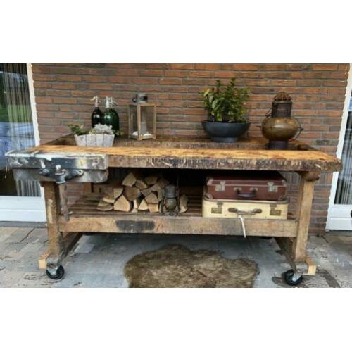 Industriele brocante Franse werkbank; dressoir/tafel.