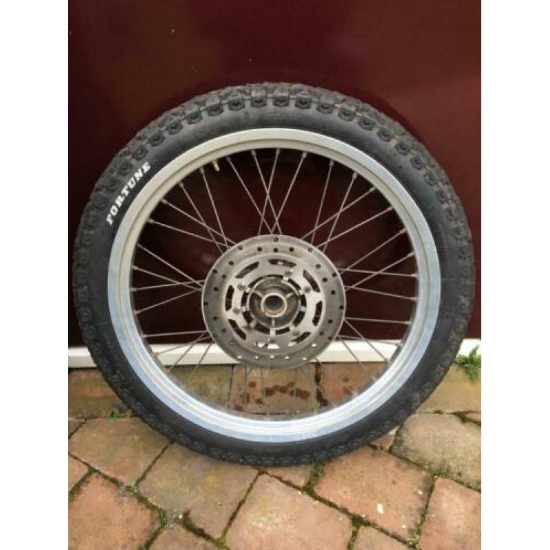 Derbi Senda velg 21 inch met banden